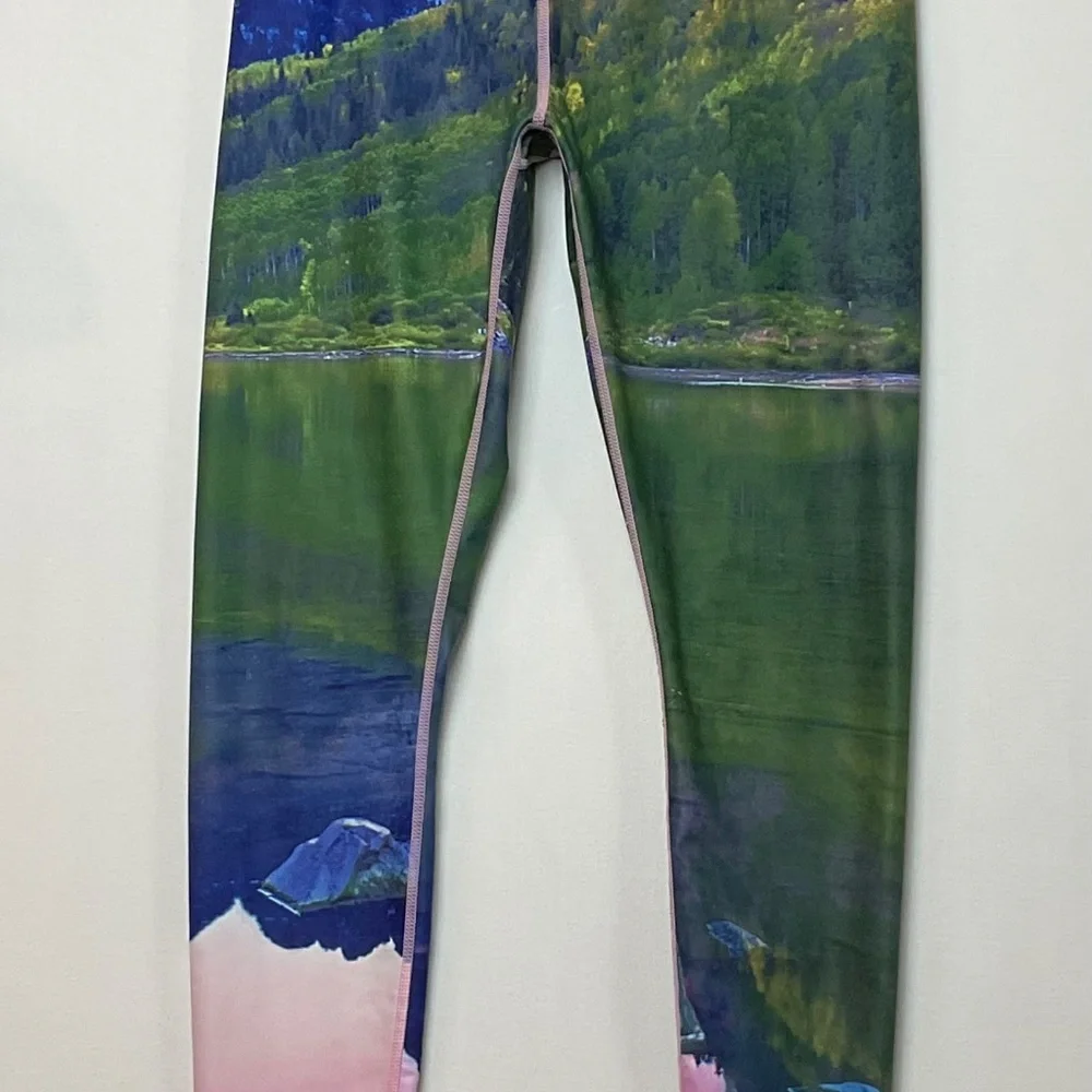 📦⛰️Get Lost leggings sz Small *Coupon Eligible* preowned FREE SHIPPING - Picture 6 of 14